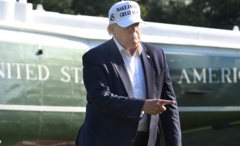 Trump, sin riesgo tras resultado positivo a Covid-19 de asesor