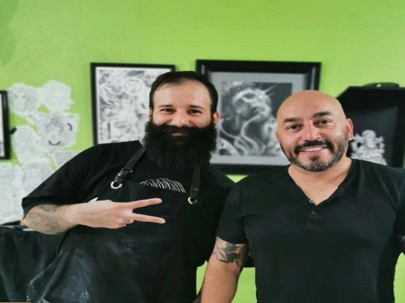 Tatuador de Lupillo Rivera tardó 3 horas en cubrir el tatuaje con el rostro de Belinda