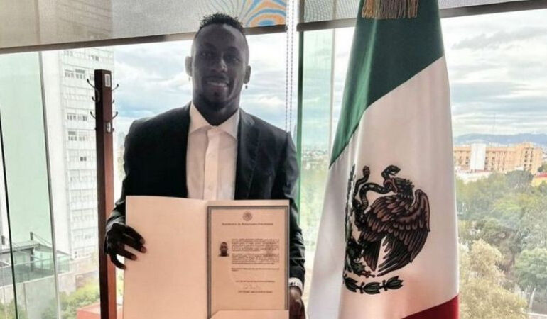 Julián Quiñones ya es oficialmente mexicano y podrá jugar con el Tricolor