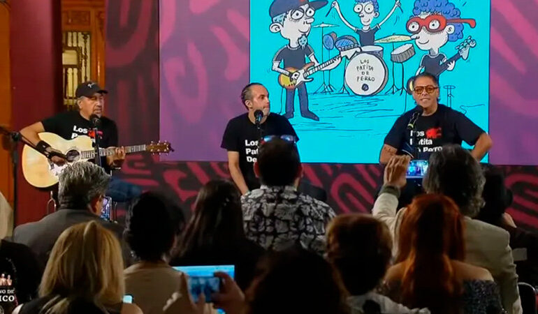 Con música en vivo AMLO celebra a las niñas y niños de México, desde Palacio Nacional