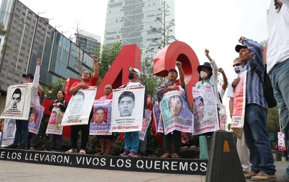 Ordenan liberar a 8 militares implicados en caso Ayotzinapa