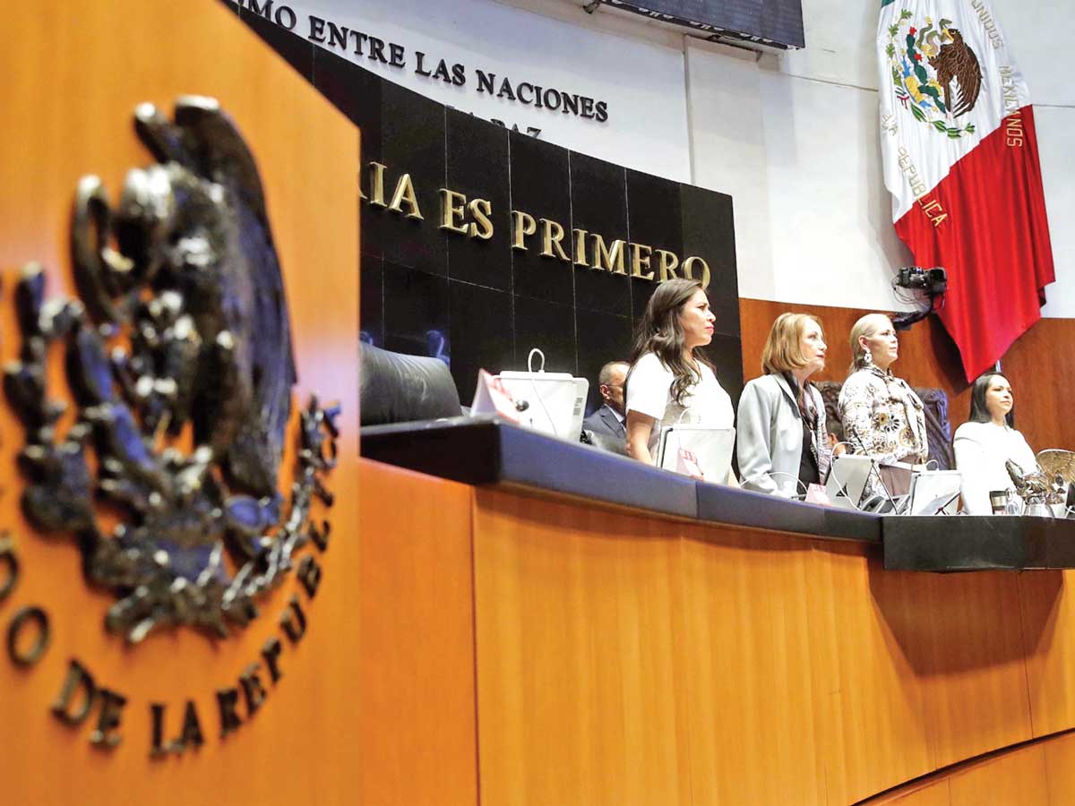 «La mayoritaria alineación: 25 senadores en el centro de la atención pública, unánimes en su defensa del statu quo»