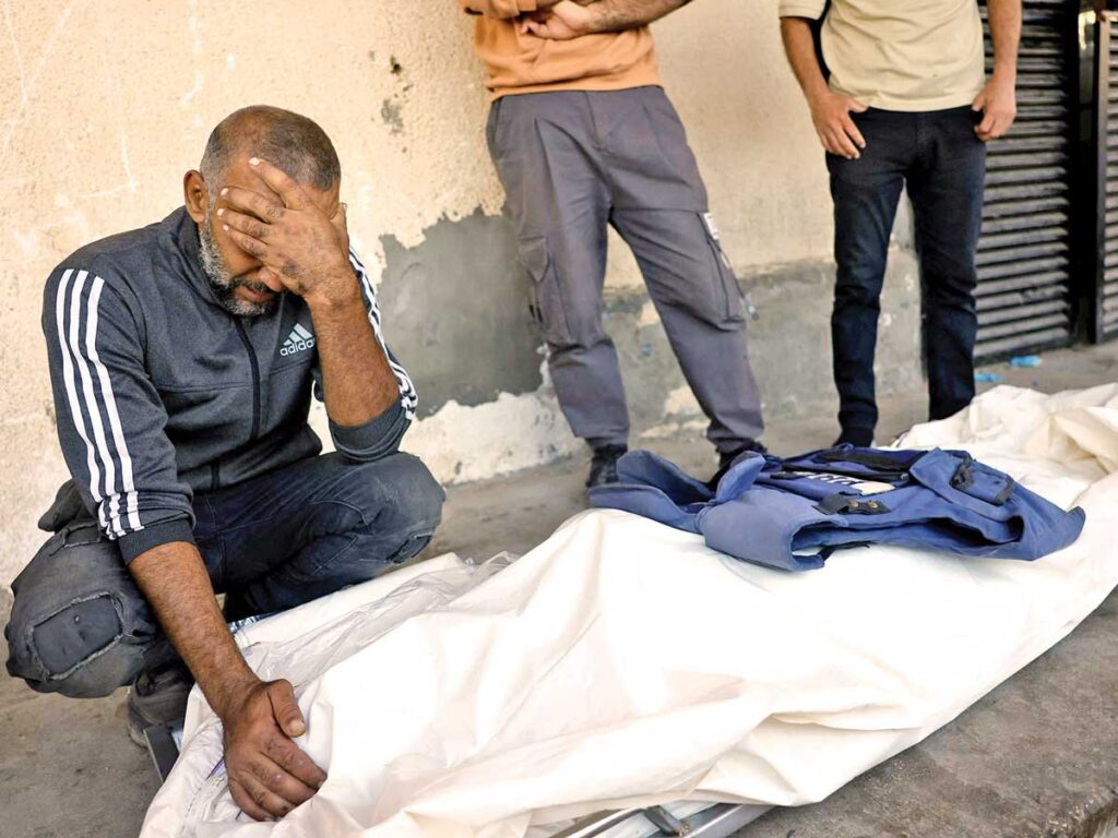 "La batalla silenciosa: Israel bombardea Gaza con una carga explosiva de 153 toneladas en un día sin precedentes"