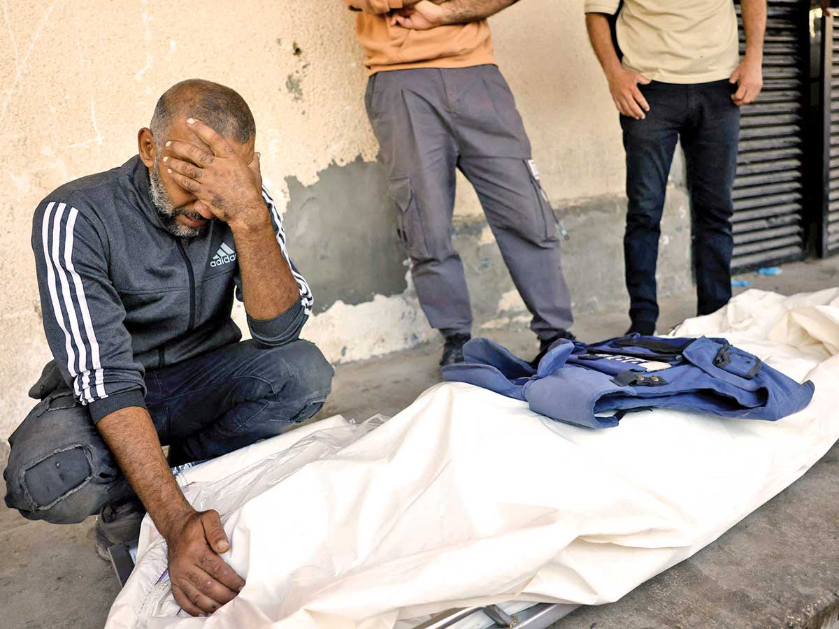 «La batalla silenciosa: Israel bombardea Gaza con una carga explosiva de 153 toneladas en un día sin precedentes»